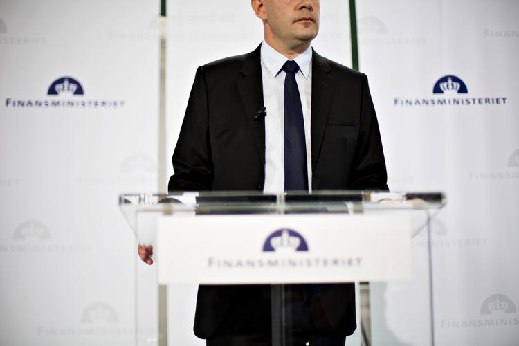 Kritik. Det rungede særlig dybt i Finansministeriets stengang, da den 80-årige Knud Heinesen meldte sig på det store hold af kritikere af regeringens økonomiske politik. 