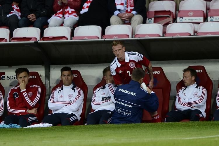 skadet. Efter 10 minutter mod Georgien blev Niki Zimling tilføjet VM-holdets skadesliste, der også tæller Smon Kjær, Dennis Rommedahl og Viktor Fischer. 