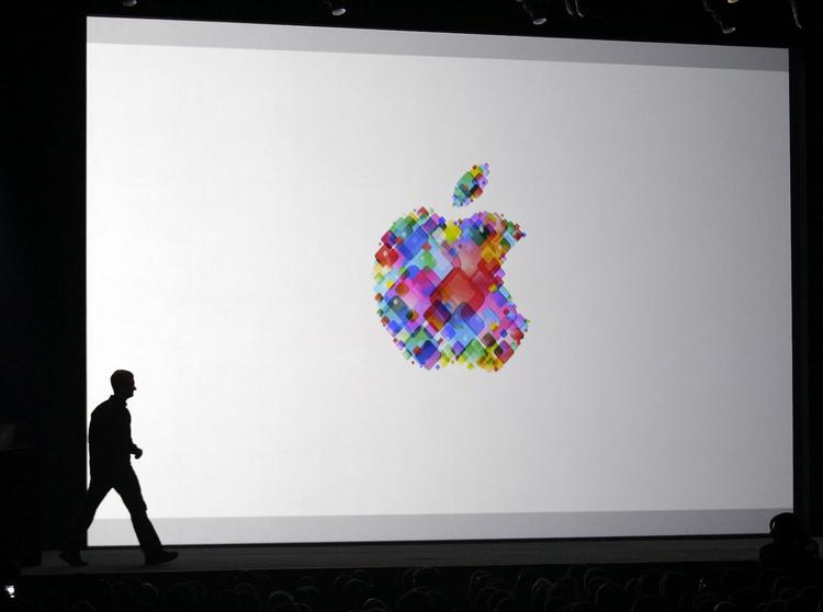 OPGRADERINGER. Tim Cook på vej på scenen under Apples World Wide Developer Conference (WWDC) sidste år. På mandag går han igen på scenen for at afsløre nye detaljer om kommende nyheder fra firmaet. 