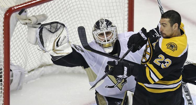 slutspil. Kampen mellem Boston Bruins og  Pittsburgh Penguins måtte helt ind i femte periode, før den blev afgjort. 