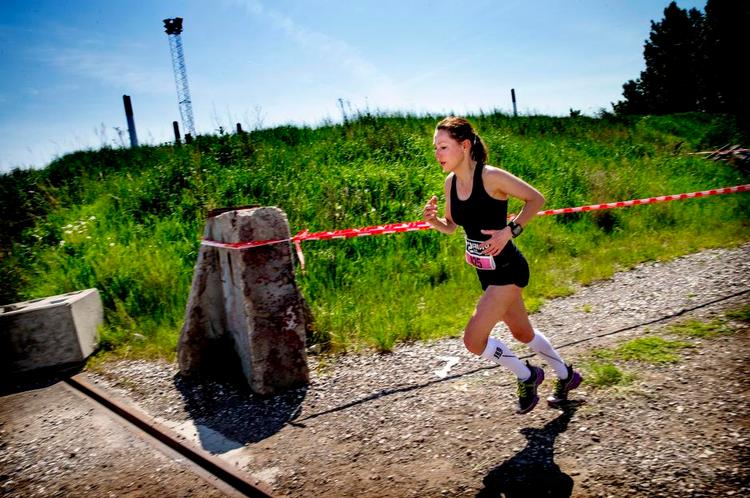 Fart. 2RUN er et nyt løb på Refshaleøen i København, hvor det gælder om at løbe længst på 12 eller 6 timer, i hold eller individuelt. 