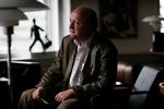 Værdikamp. 'De anstændige' er ifølge Jens-Martin Eriksen og Frederik Stjernfelt et nyt korps af vogtere, der forsøger at nedkæmpe de uanstændige. Tøger Seidenfaden bliver fremhævet som en af de anstændige. 