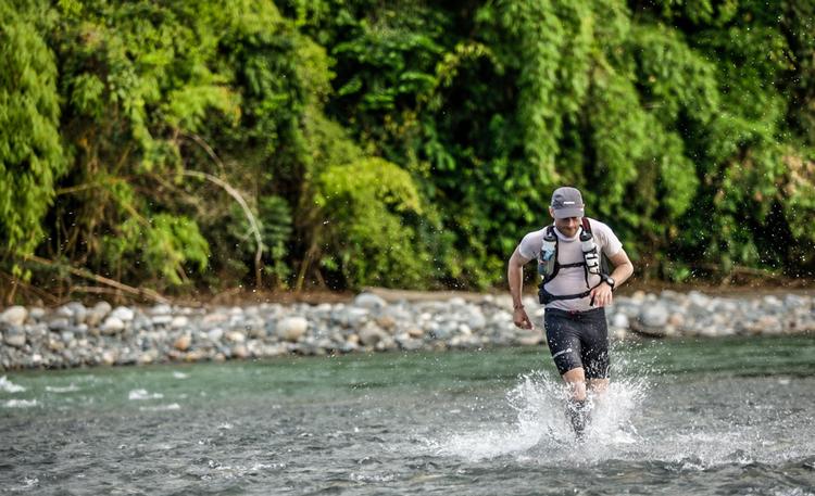 STROPPETUR. Gennem flod og jungle. Ultra løb i Peru satte favoritterne af, så Simon Grimstrup fra Silkeborg endte som vinder. 