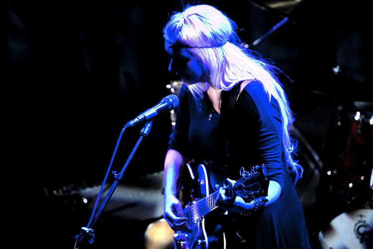 Nordatlantisk. På grund af byggeriet af Inderhavnsbroen holder festivalen Frigg til i Kongens Have og ikke på Nordatlantens Brygge, som det ellers var planen. På programmet er blandt andre den færøske sangerinde Eivør Palsdottir (billedet). 