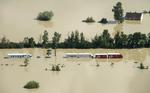 Vandmasser. Donau-floden er 2.850 km lang og er den næstlængste i Europa. Enorme regnskyld har forårsaget af floden er gået langt over dens breder og flere europæere har måttet forlade deres hjem. 