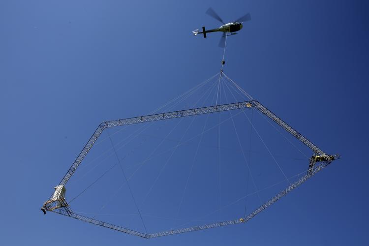 Bluetech. Helikopteren her og plastrammen kan være med til at forhindre mangel på rent drikkevand i fremtiden. 