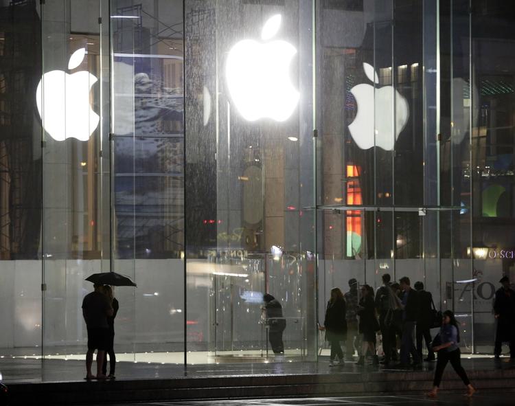 SAMARBEJDE. Apple er et af de firmaer, der giver amerikanske efterretningstjenester »direkte« adgang til centrale servere. 