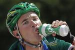 slider. Thomas Voeckler brækkede for to måneder siden kravebenet. Men han er allerede tilbage med sæsonens første sejr. 