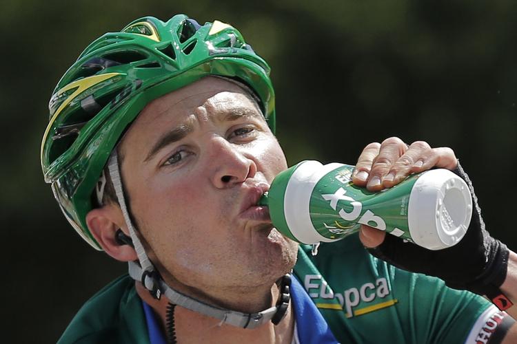 slider. Thomas Voeckler brækkede for to måneder siden kravebenet. Men han er allerede tilbage med sæsonens første sejr. 