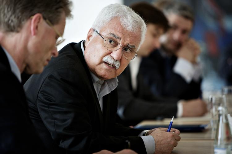 Syrien. Den fungerende præsident for den syriske oppositionskoalition, George Sabra var i dag gæst på Politiken og diskuterede situationen med blandt andet chefredaktør Bo Lidegaard. 