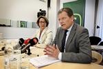 Pressemøde. Partiformand Lars Barfoed og uddannelsesordfører Vivi Kier forklarer, hvorfor de konservative ikke er med i skolereformen. 