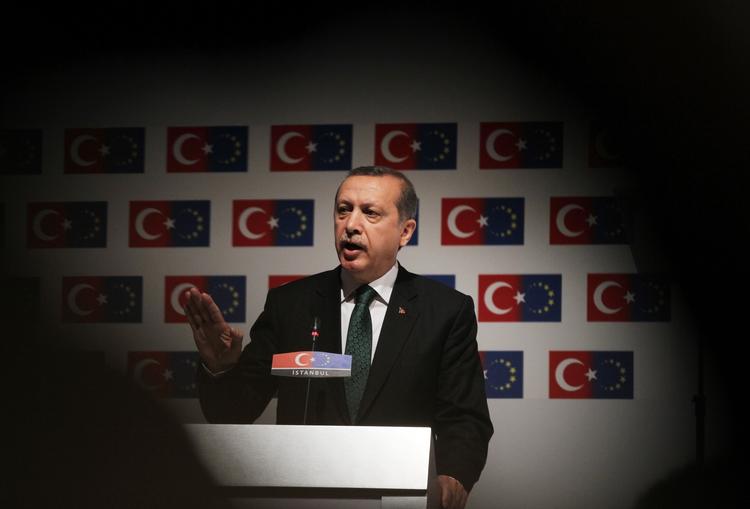 Demonstrationer. Den tyrkiske premierminister  Recep Tayyip Erdogan siger, at han er åben over for at lytte til demonstranters krav. 