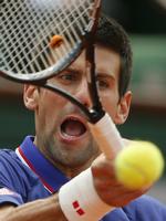 fokus. Novak Djokovic dirigerede i lange perioder opgøret mod Rafael Nadal, men spanieren formåede at samle alle bolde op. 