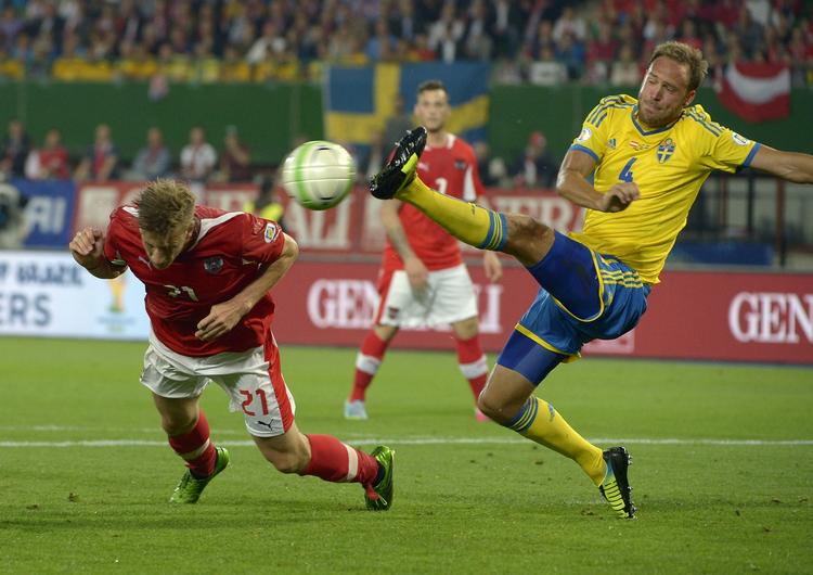 2-1. Sverige blev passeret af Østrig i den samlede gruppestilling, da østrigerne vandt på hjemmebane. 