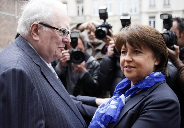I 2008 overlod Mauroy borgmesterposten i Lille til et af Socialistpartiets store navne, Martine Aubry. 