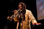 langtrukkent. Wadada Leo Smith kunne ikke helt leve op til sin Pulitzerprisnominering ved koncerten i Jazzhouse, hvor hans 40 minutter lange soloperformance i første sæt tangerede det kedelige. 
