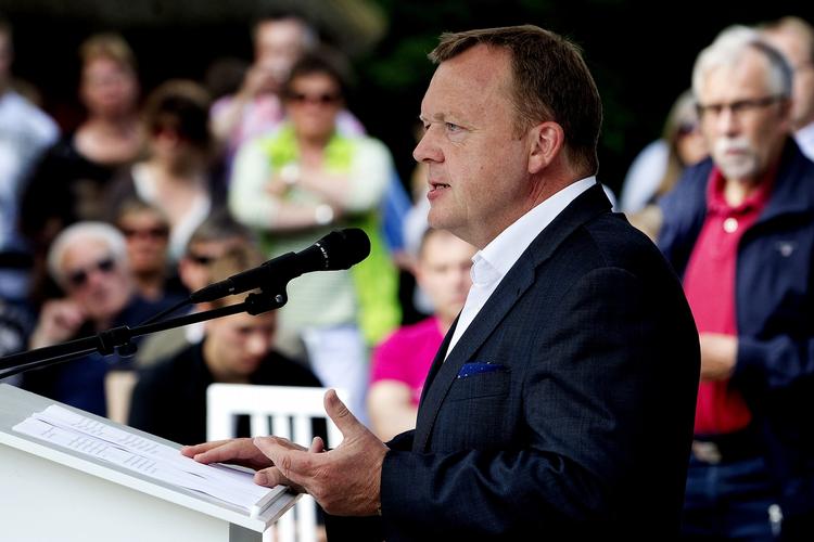 Afmåling. Når Lars Løkke Rasmussen i sin grundlovstale opmaler, at han vil stå for en retningspolitik snarere end en løftepolitik, så forsøger han at snige sig fri af løftebruddet. 