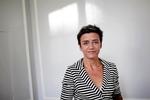 Tweet. Økonomi- og indenrigsminister Margrethe Vestager (R) viser i ny bog, at hun ikke kun har evner som toppolitiker. 