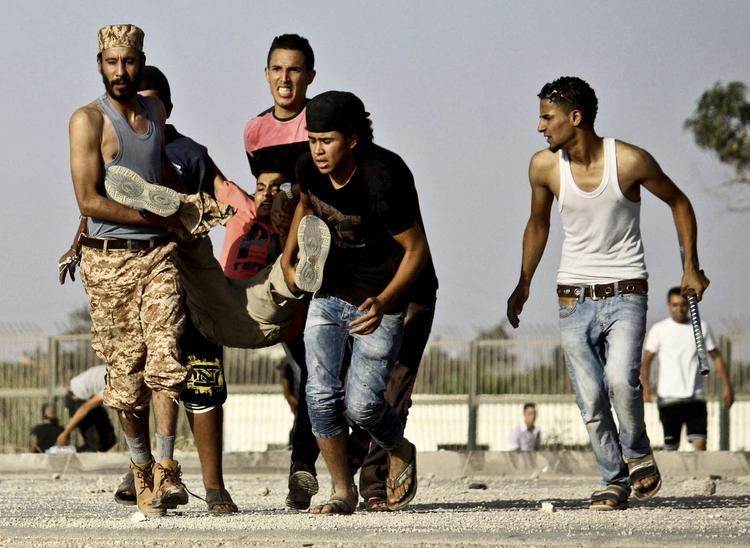 Libyen. Blodige kampe ved det tidligere hovedkvarter for oprørgruppe i Benghazi. 