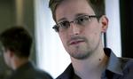 LÆKAGE. Kilden til en stribe lækager om overvågning, 29-årige Edward Snowden, tager i dag hul på sin første dag som en af verdens mest eftersøgte mænd. 