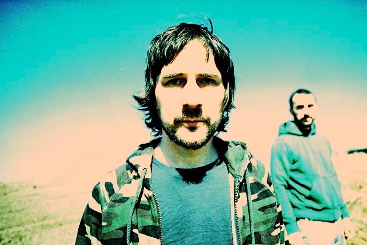 Brødre. Boards of Canda består af Michael Sandison og Marcus Eoin, der i deres elektroniske kompositioner arbejder med længsel og nostalgi i en verden af teknologiske tigerspring. 