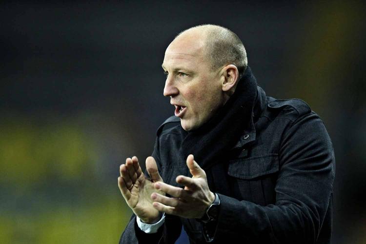 'Redningsmand'. Auri Skarbalius og Brøndby klarede frisag i nedrykningsspillet på sidste spilledag i Superligaen, men alligevel ser det ud til, at træneren bliver sat fra bestillingen. 