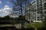 Ghetto. I Lundtoftegade på Nørrebro i København ligger den her blok, der nok - uanset nye kriterier - stadig med en vis ret vil kunne kaldes en dansk ghetto. 