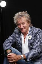 Sejler. På trods af kritisk modtagelse, er Rod Stewarts nyeste album strøget til tops på den britiske albumhitliste. 