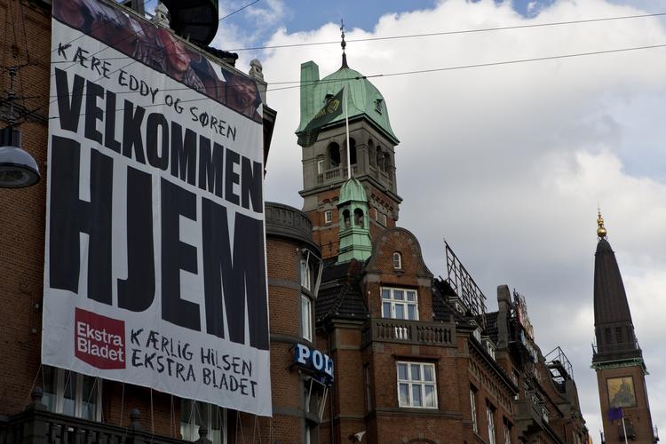Velkomst. Ekstra Bladet bød Eddy Lopez og styrmanden Søren Lyngbjørn velkommen hjem efter over to år som gidsler. Nu er såvel Ekstra Bladet som TV2's dækning endt i Pressenævnet. 