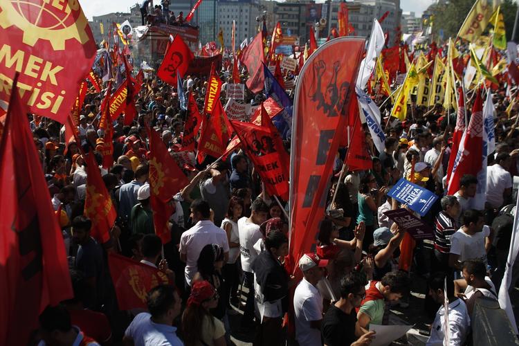 PROTEST. Demonstranter på Taksim-pladsen i Istanbil har i snart to uger protesteret mod Tyrkiets ministerpræsident, Recep Tayyip Erdogan. 