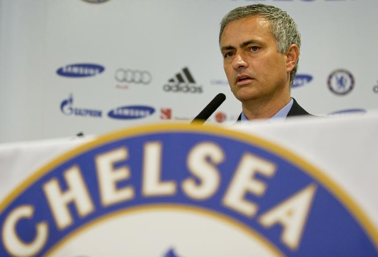 elsket. José Mourinho føler sig værdsat og elsket i Chelsea og England, mens han sender en bitter afskedssalut til Spanien. 