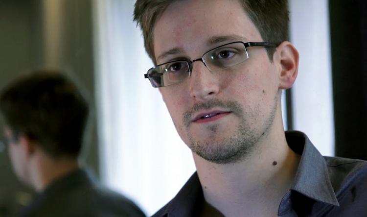 Læk. Edward Snowden har tidligere været ansat i CIA og private firmaer, der har udført opgaver for efterretningstjenesten NSA, National Security Agency. 