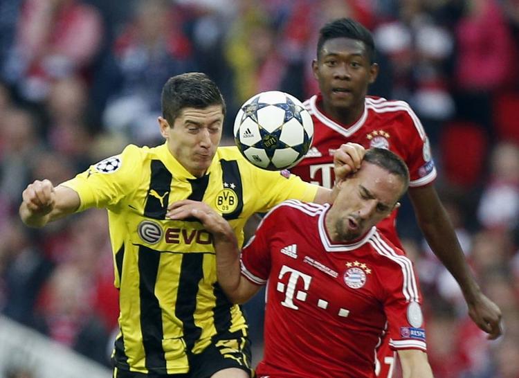 eftertragtet. Dortmunds Robert Lewandowski (tv) har længe været sat i forbindelse med et skifte til rivalerne fra Bayern München, men nu kan Manchester United nappe angriberen foran de tyske mestre. 