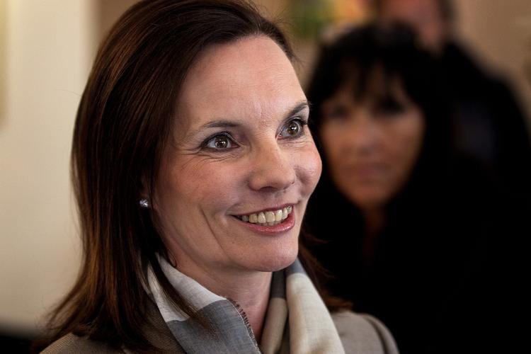 Skilsmisse. Janni Spies holder en dør åben for en ankesag, selv om hun af landsretten er blevet tilkendt 35 millioner af sin eksmand, Christian Kjær. 