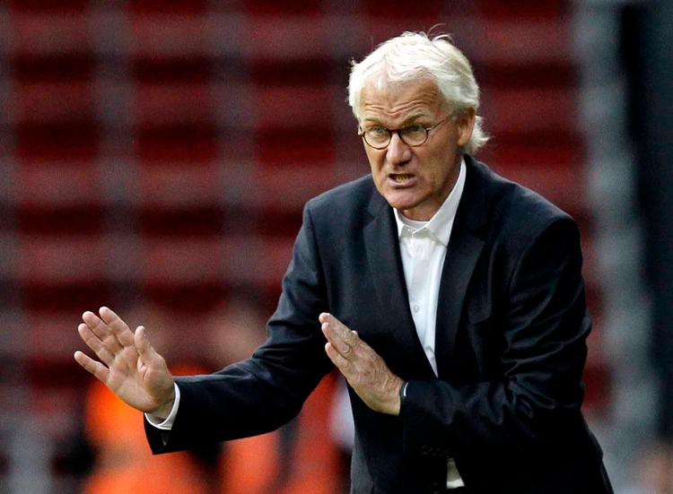 Færdig. Morten Olsen skal trække sig som landstræner, mener avisernes sportsredaktører. 