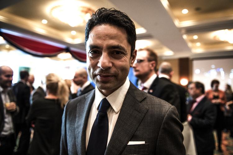 Købesex. Ligestillingsminister Manu Sareen (R) mener ikke, at et forbud mod købesex vil løse problemet med handlede kvinder. 