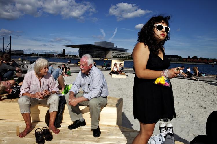 Lukket. Ofelia Beach er i år en byggeplads. Til trøst er der gratis koncert i Skuespilhusets foyer. 