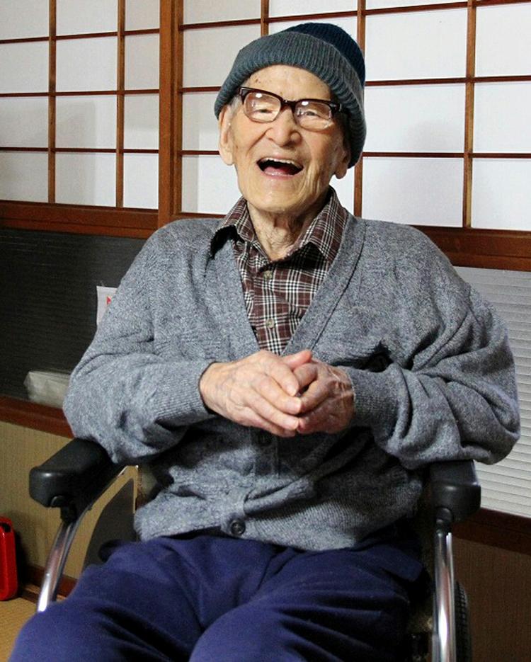 Glad. Dette billede af Jiroemon Kimura er taget 15. oktober 2012, hvor han officielt blev udpeget som verdens ældste person. 