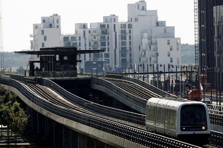 Metrobyggeri. En udredningen viser, at metroen vil kræve en investering på mellem 5 og 7 milliarder kroner. Den dyreste løsning indeholder seks stationer, og den er boret hele vejen. 