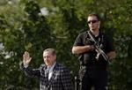 Udskældt. Ministerpræsident Recep Tayyip Erdogan vinker til en folkemængde (arkivfoto). Om få timer mødes han med demonstranterne. 