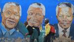 Bedring. Sydafrikas tidligere præsident Nelson Mandela er i bedring, siger den nuværende præsident Zuma. 