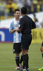 Undersøgt. Det kan være, at Lionel Messi snart skal forklare sig over for andre end dommerne på fodboldbanen. 
