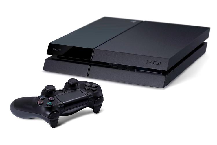 LIGHEDER. Når man får lov at lege med Xbox One og PlayStation 4 i virkeligheden, går det op for én, hvor ens, de er. Det er i detaljerne, man skal finde ud af, om man er til den ene eller den anden spilkonsol. HEr ses PlayStation 4. 