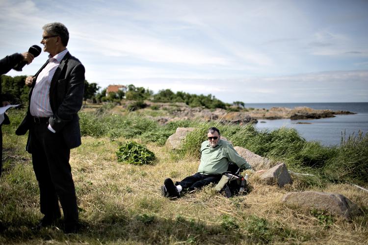 Folkemødet. Folketingets formand advarer imod, at ministre glemmer at være politikere og drukner i det stærke embedsværk. 