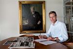 Underskrift. Chefredaktør Bo Lidegaard (billedet) og formand Erik Nielsen (S) underskrev i går de kontrakter, som kunstnergruppen Superflex har udviklet til publikum ved Politikens og Kommunernes Landsforenings tre fælles arrangementer ved Folkemødet på Bornholm. 