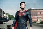 Stålmand. I hovedrollen som den stærke mand fra Krypton ser vi Henry Cavill. 
