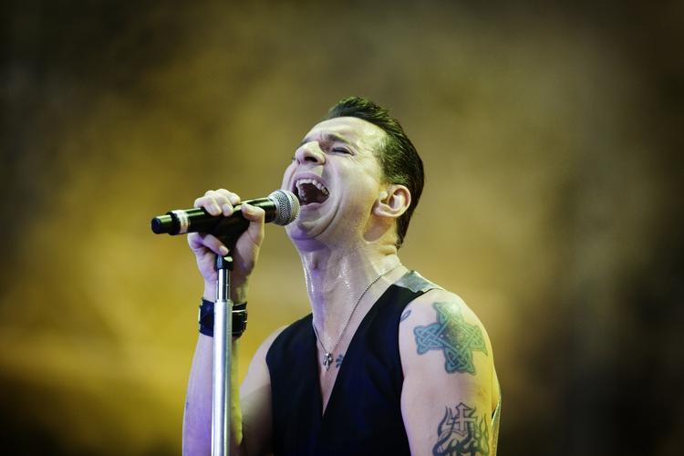 Stadionrock. Dave Gahan i front for den engelske trio, der i aften besøger København på deres første turné siden 'Tour of the Universe' i 2009/2010. 