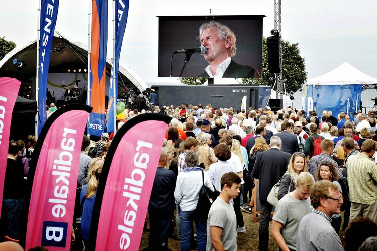 startskud. TV2 og Steffen Brandt åbnede Folkemødet på både scene og storskærm. 