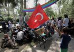 Park. Tyrkiets premierminister, Recep Tayyip Erdogan kommer nu demonstranterne i Gezi-parken i møde. 
