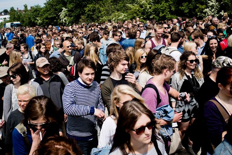 Northside. Festen er udvidet i år, og i alt 25.000 mennesker har billet til de 41 koncerter, der indledes med Tom Odell fredag eftermiddag og lukkes af Portishead søndag aften. Her foto fra sidste år - hvor solen i perioder stort set var fremme. I år ser især lørdag ud til at blive en våd omgang. 